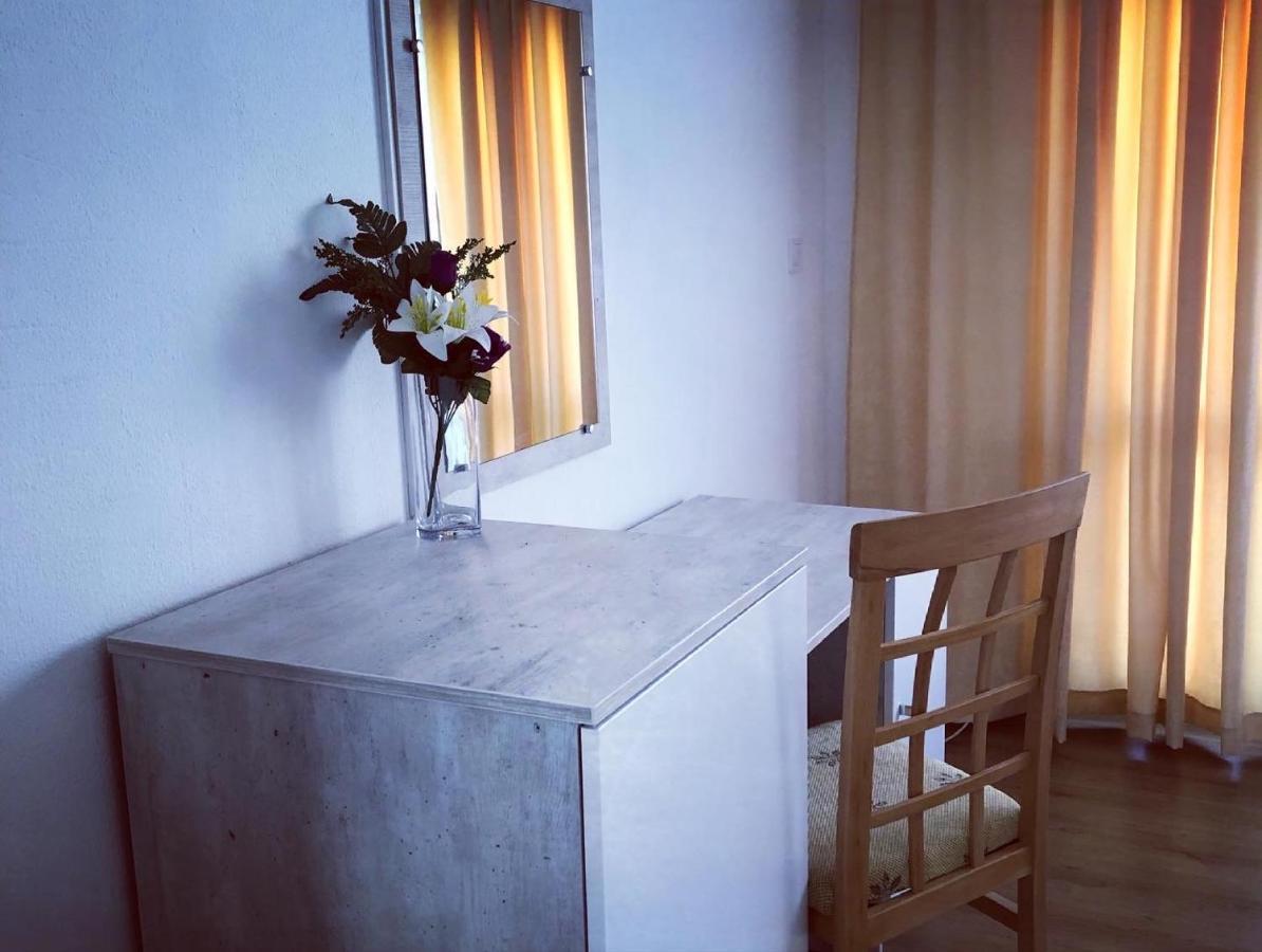 Guest Rooms Southern Nights วาร์วารา ภายนอก รูปภาพ